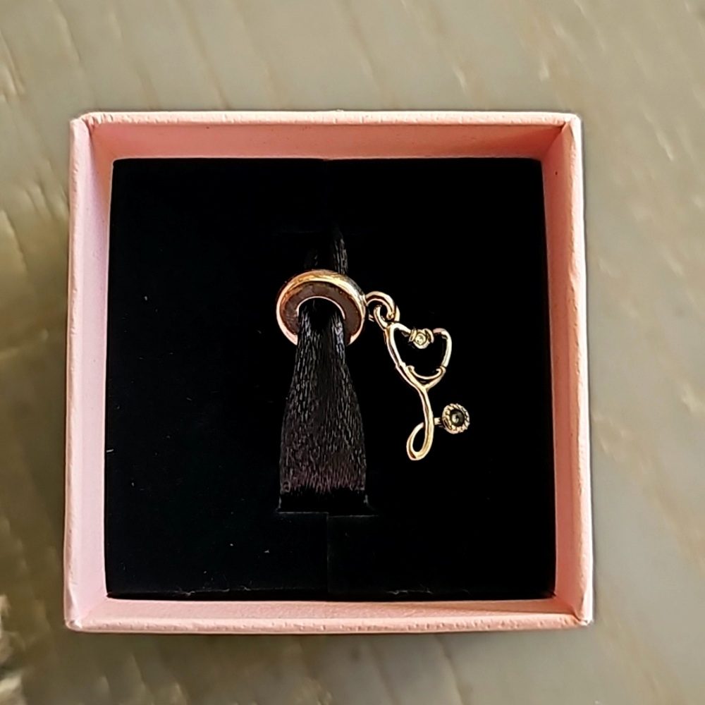 PANDORA STETHOSCOPE HEART PENDANT CHARM 799072C01 new with tag
